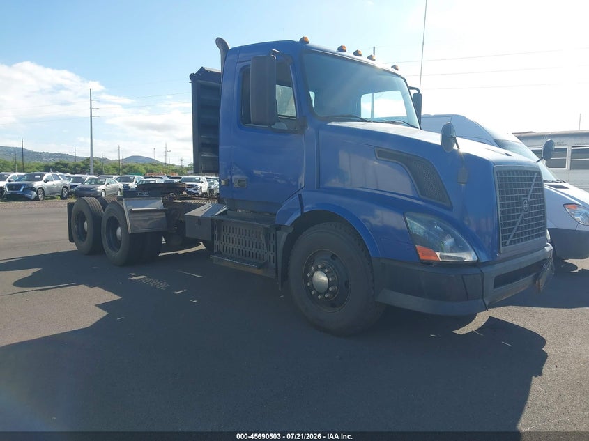 2012 Volvo Vn VIN 4V4NC9TH7CN548138 — IAAI salvage auction photo