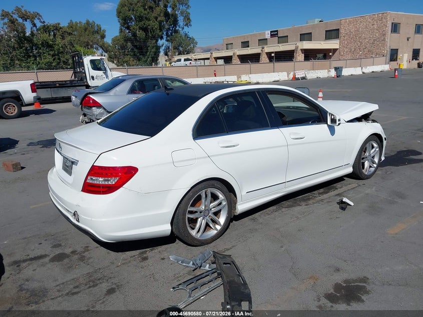 2013 Mercedes-benz C-klasse VIN WDDGF4HB3DR282376 IAAI salvage auction — NORMAL WEAR, Clear - Dealer Only (California), sold $25 on 2026-07-29 (photo 4)