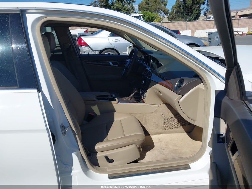 2013 Mercedes-benz C-klasse VIN WDDGF4HB3DR282376 IAAI salvage auction — NORMAL WEAR, Clear - Dealer Only (California), sold $25 on 2026-07-29 (photo 5)