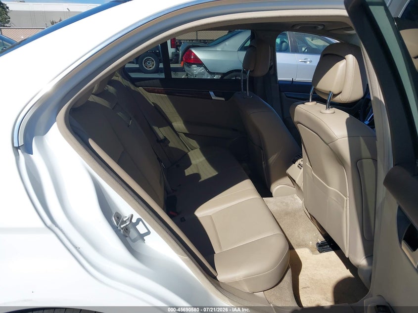 2013 Mercedes-benz C-klasse VIN WDDGF4HB3DR282376 IAAI salvage auction — NORMAL WEAR, Clear - Dealer Only (California), sold $25 on 2026-07-29 (photo 8)