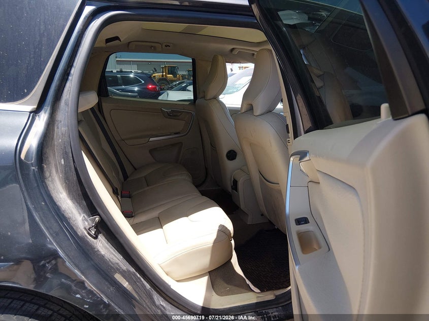 2011 Volvo Xc60 VIN YV4952DL6B2191386 IAAI salvage auction — NORMAL WEAR, Original (Texas), sold $225 on 2026-07-28 (photo 8)