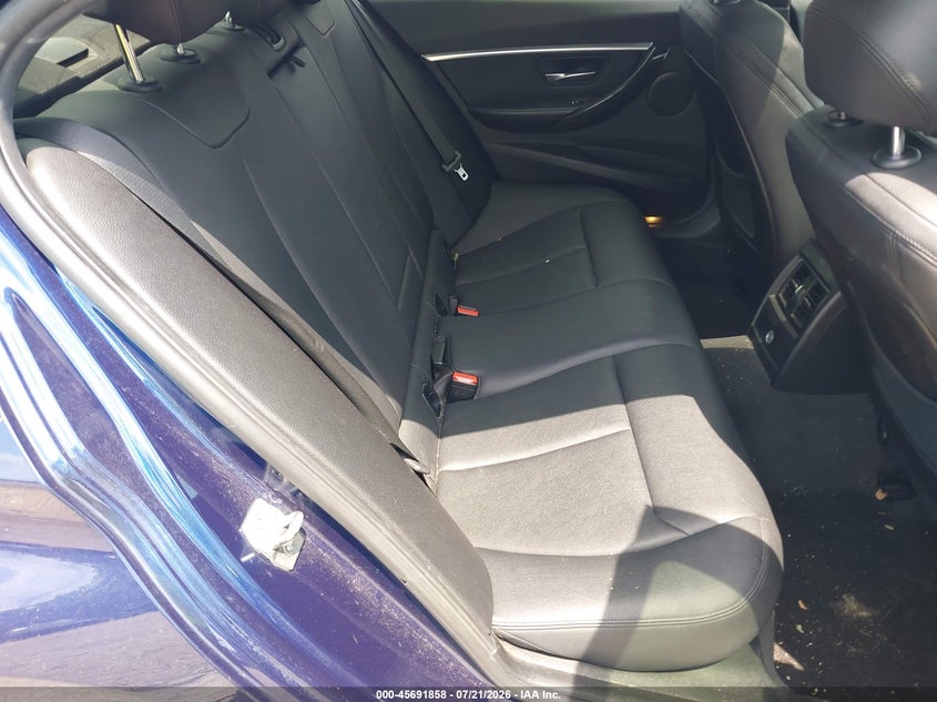 2016 BMW 3er VIN WBA8E3G57GNT78057 IAAI salvage auction — NORMAL WEAR, Salvage Title, sold $25 on 2026-07-29 (photo 8)