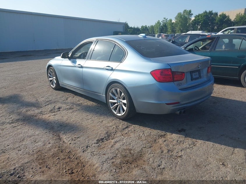 2012 BMW 3er VIN WBA3A5C59CF348067 IAAI salvage auction — REAR END, Salvage Title, sold $1,000 on 2026-08-23 (photo 3)
