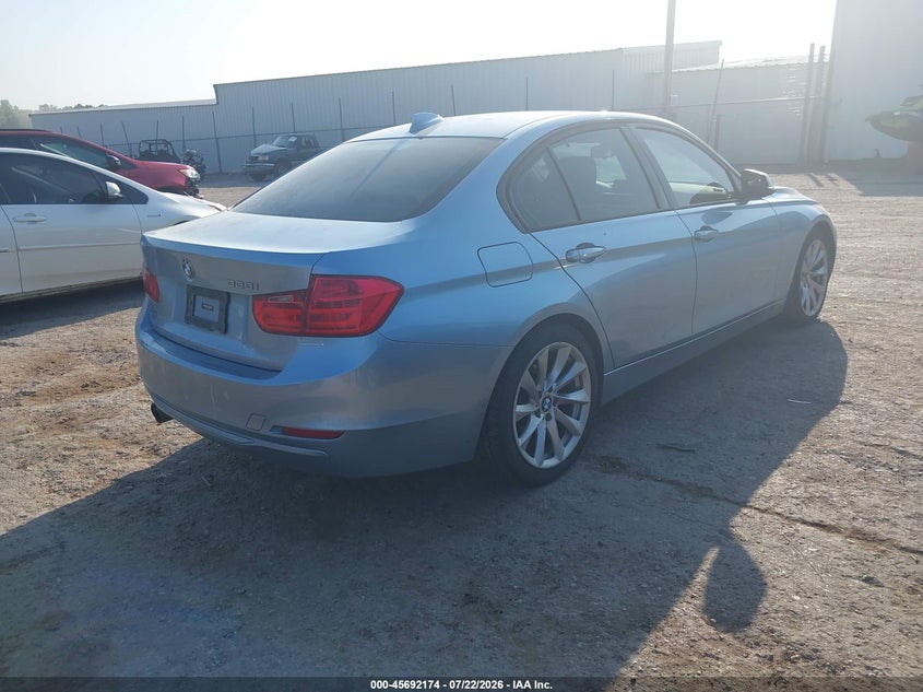 2012 BMW 3er VIN WBA3A5C59CF348067 IAAI salvage auction — REAR END, Salvage Title, sold $1,000 on 2026-08-23 (photo 4)