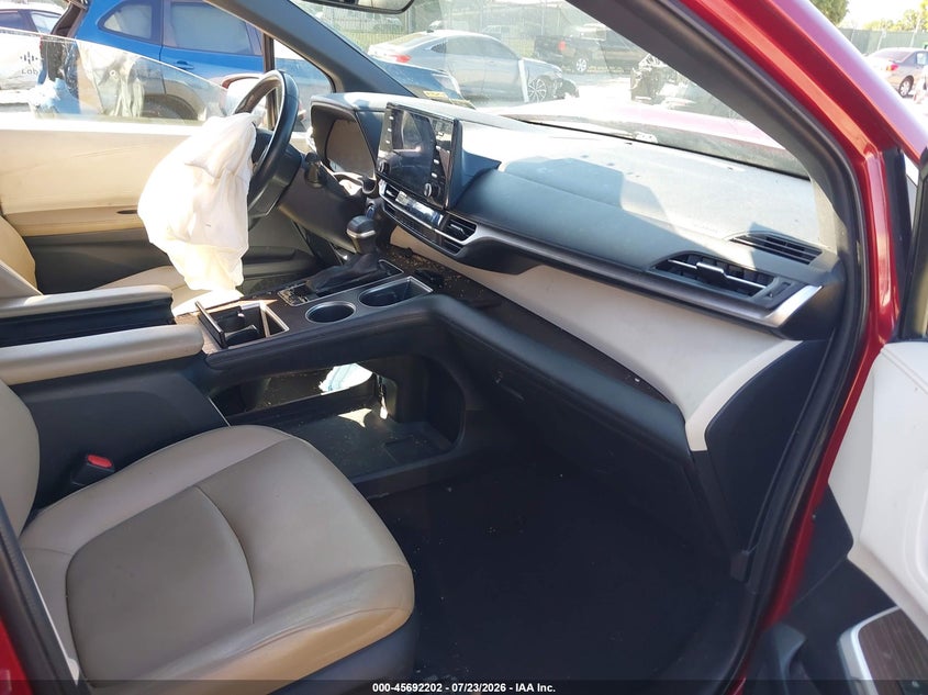 2021 Toyota Sienna VIN 5TDYRKECXMS074097 IAAI salvage auction — FRONT END, Salvage Title, sold $8,600 on 2026-08-23 (photo 5)