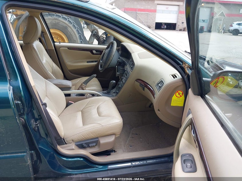 2002 Volvo V70 VIN YV1SZ58D121053073 IAAI salvage auction — NORMAL WEAR, Original (Maine), sold $25 on 2026-07-27 (photo 5)