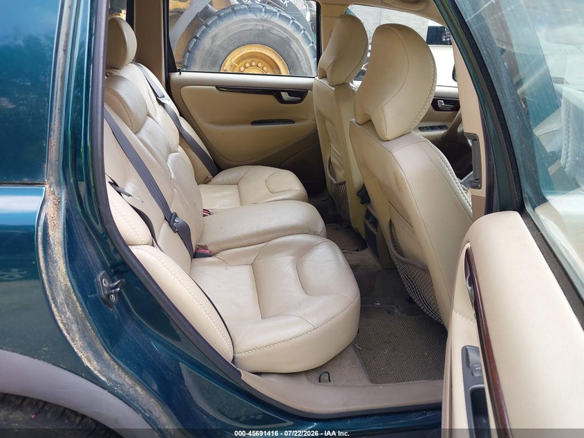 2002 Volvo V70 VIN YV1SZ58D121053073 IAAI salvage auction — NORMAL WEAR, Original (Maine), sold $25 on 2026-07-27 (photo 8)