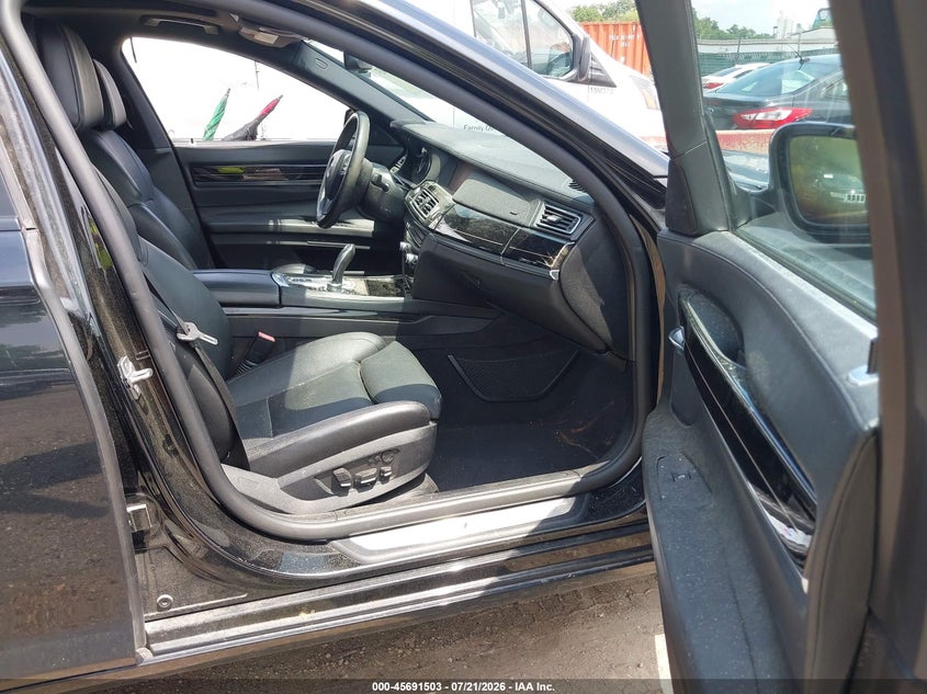 2012 BMW 7er VIN WBAKA8C57CDS99587 IAAI salvage auction — NORMAL WEAR, Clear (Maryland), sold $1,600 on 2026-07-30 (photo 5)