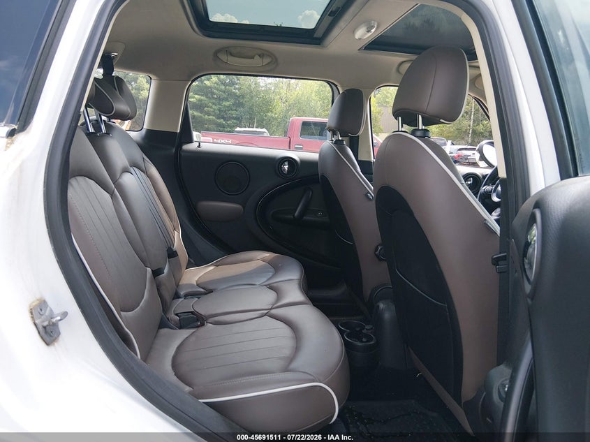 2015 Mini Countryman VIN WMWZC5C56FWP42182 IAAI salvage auction — NORMAL WEAR, Clear (Massachusetts), sold $25 on 2026-07-29 (photo 8)