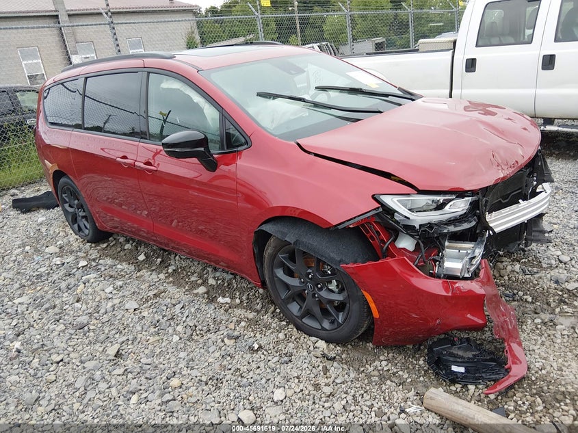 2026 Chrysler Pacifica VIN 2C4RC1GG9TR190544 — IAAI salvage auction photo