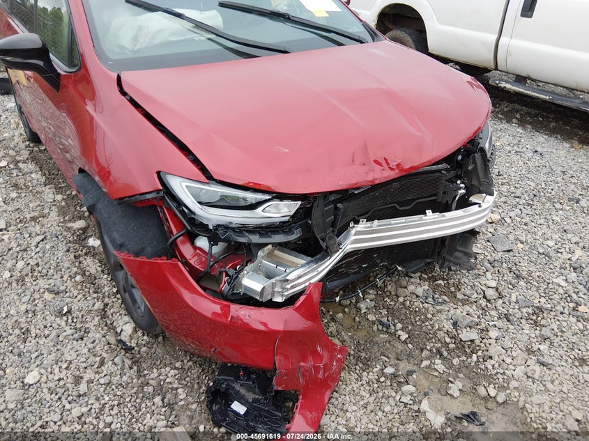 2026 Chrysler Pacifica VIN 2C4RC1GG9TR190544 IAAI salvage auction — FRONT END, Salvage (West Virginia), sold $10,300 on 2026-08-26 (photo 6)