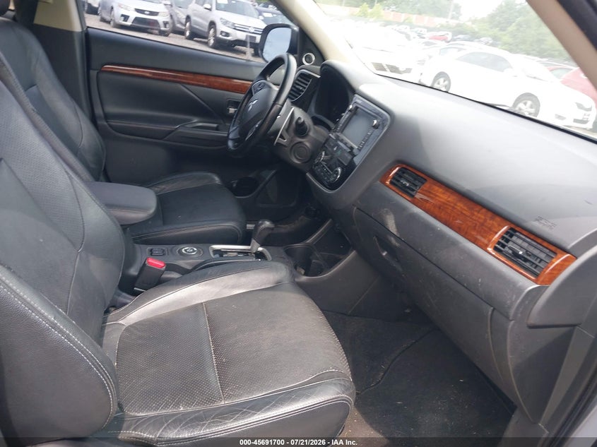 2014 Mitsubishi Outlander VIN JA4JZ4AX3EZ006871 IAAI salvage auction — NORMAL WEAR, Clear (Pennsylvania), sold $475 on 2026-07-31 (photo 5)