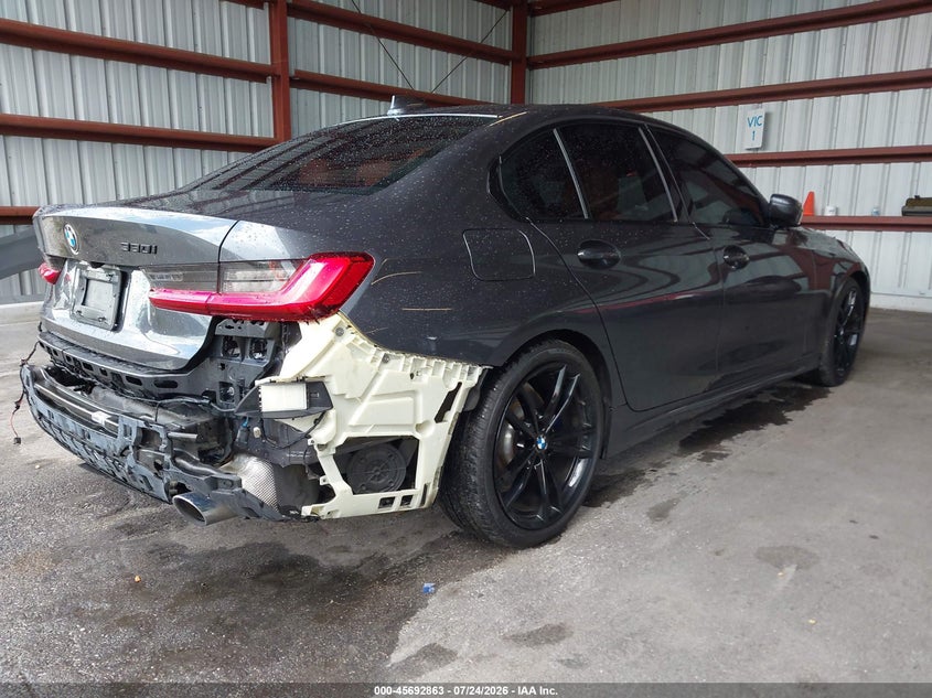 2020 BMW 3er VIN WBA5R1C07LFH59968 IAAI salvage auction — REAR END, Wait Title, sold $13,600 on 2026-08-19 (photo 4)