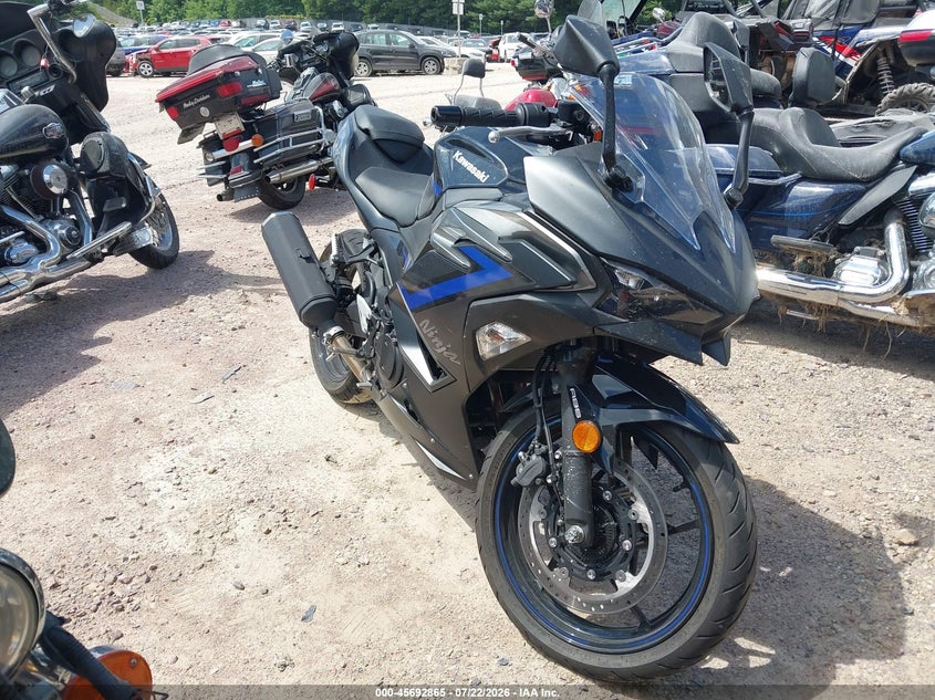 2025 Kawasaki Ninja VIN ML5EXGG10SDA71796 IAAI salvage auction — LEFT & RIGHT, Wait Title, sold $1,750 on 2026-09-17 (photo 1)