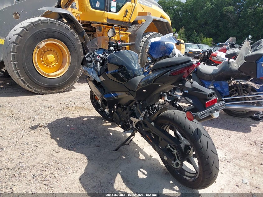 2025 Kawasaki Ninja VIN ML5EXGG10SDA71796 IAAI salvage auction — LEFT & RIGHT, Wait Title, sold $1,750 on 2026-09-17 (photo 3)