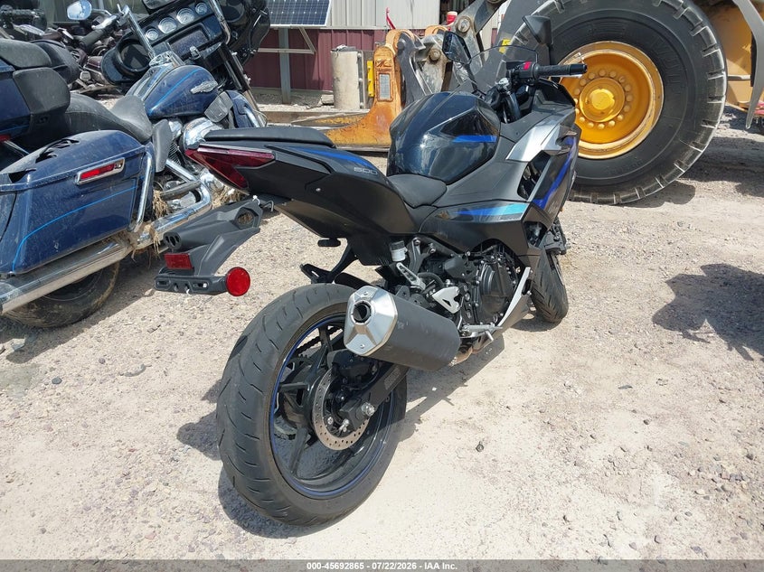 2025 Kawasaki Ninja VIN ML5EXGG10SDA71796 IAAI salvage auction — LEFT & RIGHT, Wait Title, sold $1,750 on 2026-09-17 (photo 4)