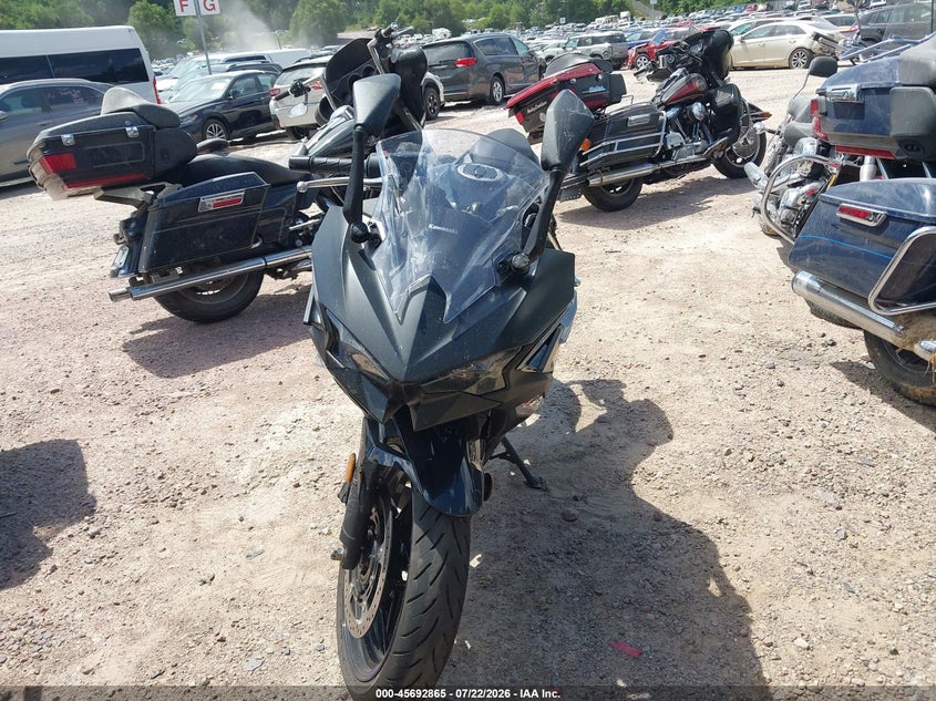 2025 Kawasaki Ninja VIN ML5EXGG10SDA71796 IAAI salvage auction — LEFT & RIGHT, Wait Title, sold $1,750 on 2026-09-17 (photo 5)