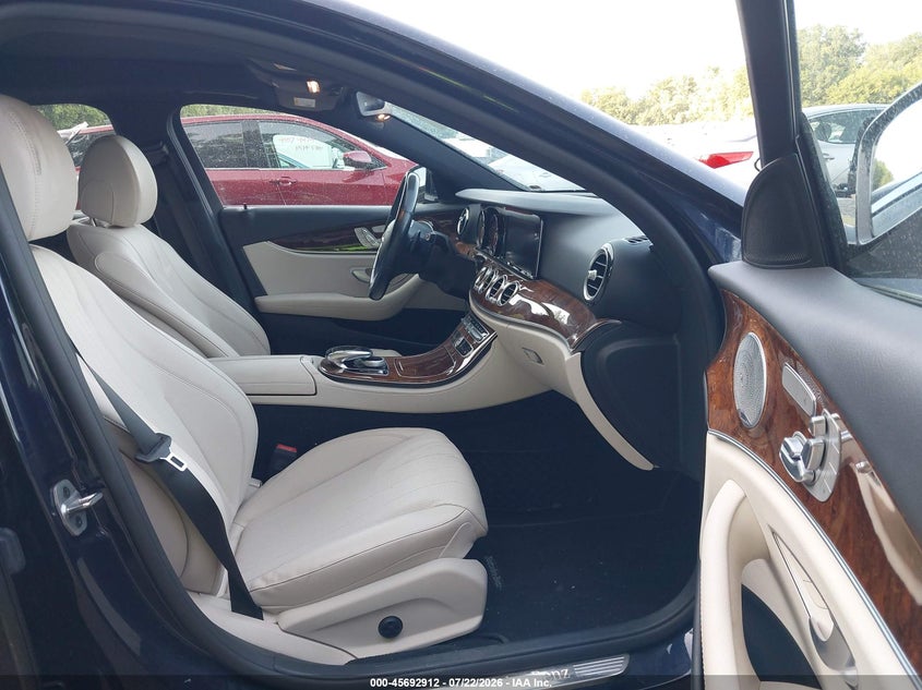 2019 Mercedes-benz E-klasse VIN WDDZF4KBXKA674557 IAAI salvage auction — REAR END, Salvage Title, sold $12,700 on 2026-08-17 (photo 5)
