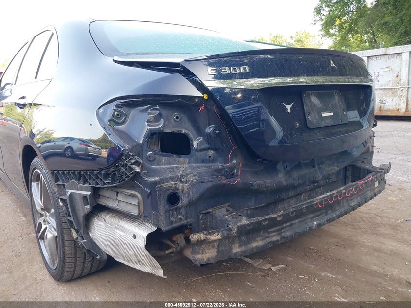 2019 Mercedes-benz E-klasse VIN WDDZF4KBXKA674557 IAAI salvage auction — REAR END, Salvage Title, sold $12,700 on 2026-08-17 (photo 6)