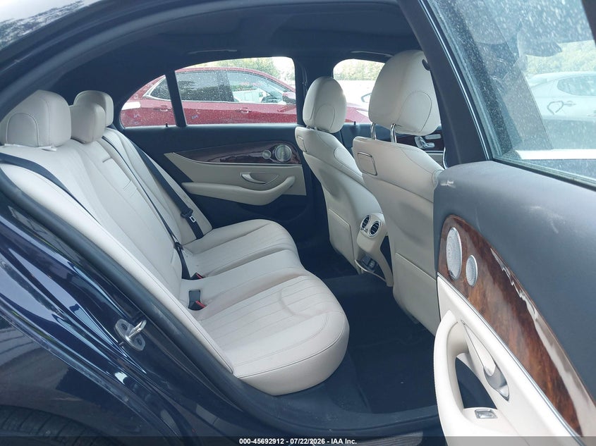 2019 Mercedes-benz E-klasse VIN WDDZF4KBXKA674557 IAAI salvage auction — REAR END, Salvage Title, sold $12,700 on 2026-08-17 (photo 8)