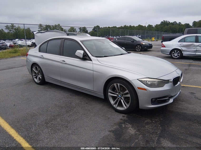 2012 BMW 3er VIN WBA3A5C52CF347763 IAAI salvage auction — NORMAL WEAR, Salvage Title, sold $400 on 2026-08-12 (photo 1)