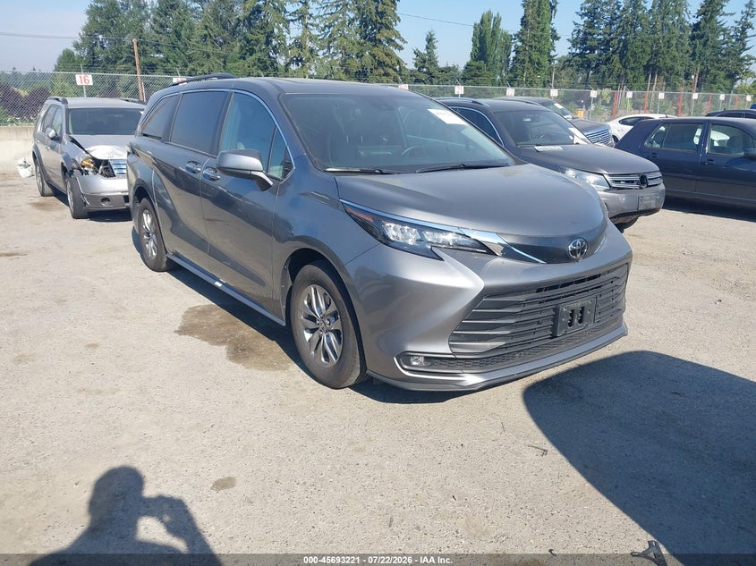 2026 Toyota Sienna VIN 5TDYRKEC7TS292139 — IAAI salvage auction photo