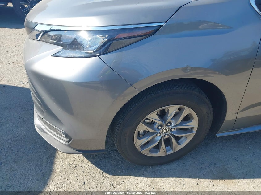 2026 Toyota Sienna VIN 5TDYRKEC7TS292139 IAAI salvage auction — LEFT SIDE, Enterprise Vehicles Clear Only (Washington), sold $35,750 on 2026-07-29 (photo 6)