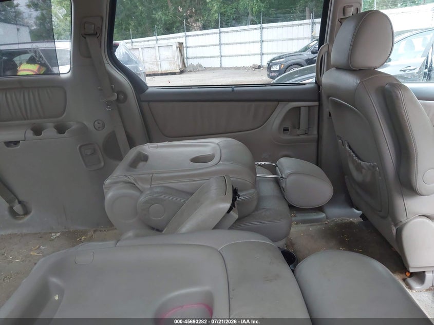 2005 Toyota Sienna VIN 5TDZA22C95S385070 IAAI salvage auction — NORMAL WEAR, Clear (Michigan), sold $675 on 2026-08-01 (photo 8)