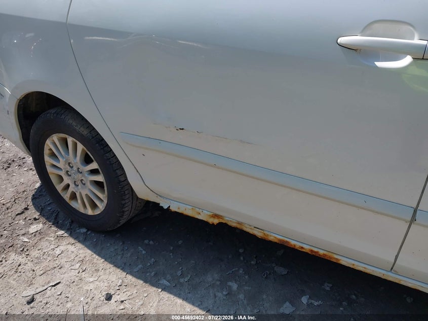 2007 Toyota Sienna VIN 5TDBK22C27S003933 IAAI salvage auction — NORMAL WEAR, Clear (New York), sold $25 on 2026-07-28 (photo 6)