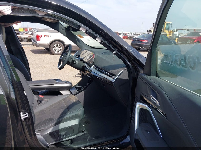 2026 BMW X1 VIN WBX73EF02T5400663 IAAI salvage auction — SIDE, Salvage Title, sold $19,300 on 2026-10-01 (photo 5)