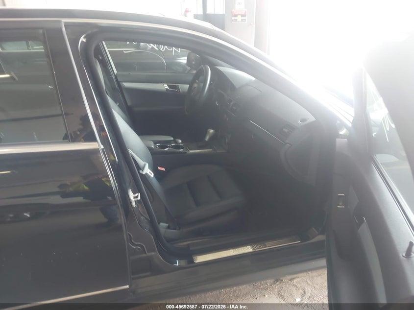 2008 Mercedes-benz C class VIN WDDGF81X58F149364 IAAI salvage auction — NORMAL WEAR, Clear (Minnesota), sold $325 on 2026-08-19 (photo 5)