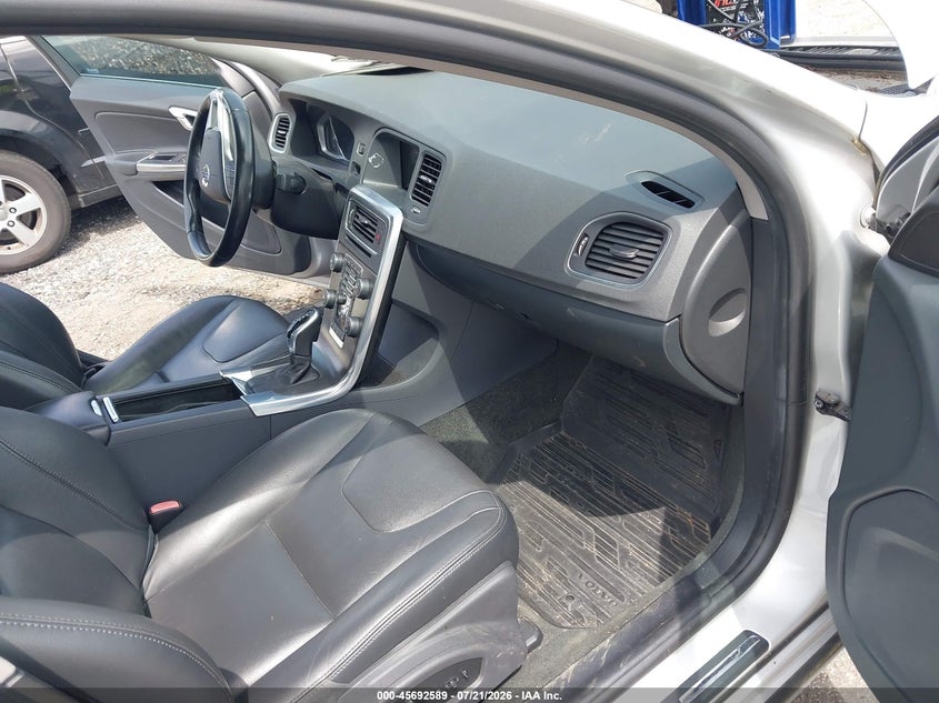 2015 Volvo S60 VIN YV140MFB1F2316158 IAAI salvage auction — NORMAL WEAR, Salvage Title, sold $550 on 2026-08-07 (photo 5)