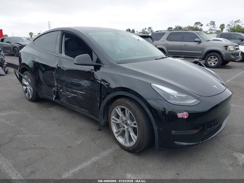 2024 Tesla Model y VIN 7SAYGAEE8RF983066 IAAI salvage auction — SIDE, Salvage Title, sold $16,100 on 2026-08-02 (photo 1)