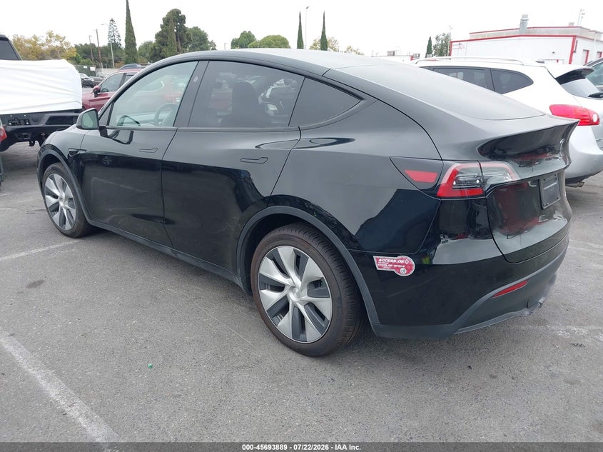 2024 Tesla Model y VIN 7SAYGAEE8RF983066 IAAI salvage auction — SIDE, Salvage Title, sold $16,100 on 2026-08-02 (photo 3)