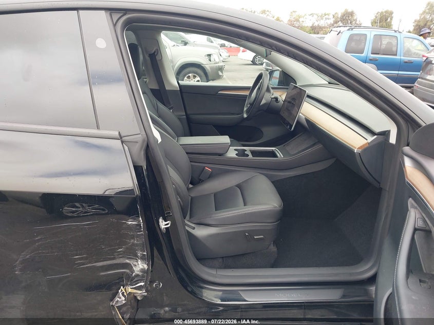 2024 Tesla Model y VIN 7SAYGAEE8RF983066 IAAI salvage auction — SIDE, Salvage Title, sold $16,100 on 2026-08-02 (photo 5)