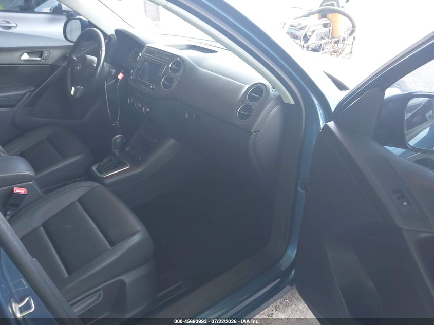 2017 Volkswagen Tiguan VIN WVGAV7AX3HW510969 IAAI salvage auction — FRONT & REAR, Wait Title, sold $1,350 on 2026-08-15 (photo 5)