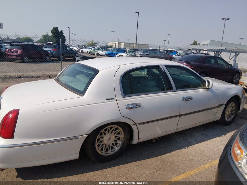 1998 Lincoln TOWN CAR VIN 1LNFM82W3WY676298 IAAI salvage auction — NORMAL WEAR, Clear (Idaho), sold $150 on 2026-07-31 (photo 6)