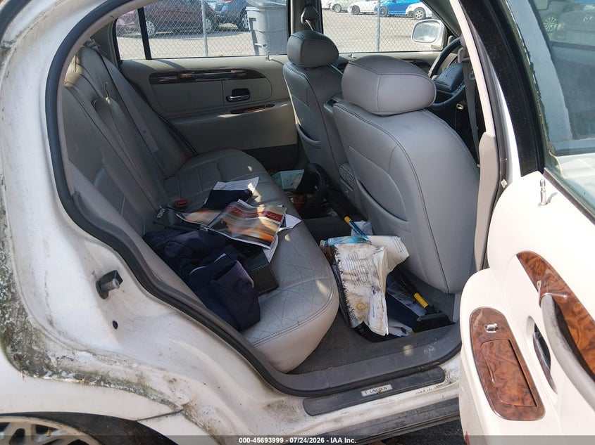 1998 Lincoln TOWN CAR VIN 1LNFM82W3WY676298 IAAI salvage auction — NORMAL WEAR, Clear (Idaho), sold $150 on 2026-07-31 (photo 8)