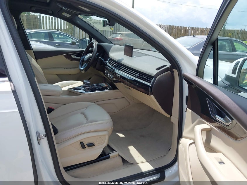 2017 Audi Q7 VIN WA1LAAF76HD050372 IAAI salvage auction — NORMAL WEAR, Clear (Virginia), sold $3,550 on 2026-07-27 (photo 5)