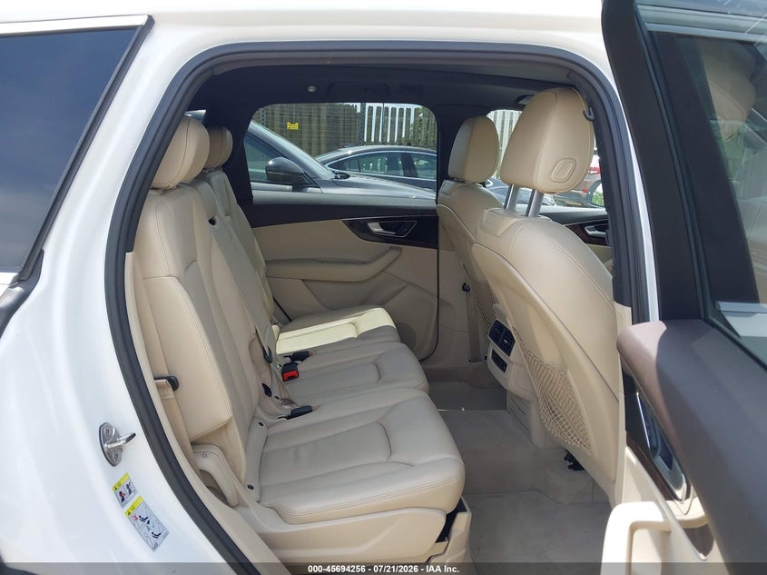 2017 Audi Q7 VIN WA1LAAF76HD050372 IAAI salvage auction — NORMAL WEAR, Clear (Virginia), sold $3,550 on 2026-07-27 (photo 8)