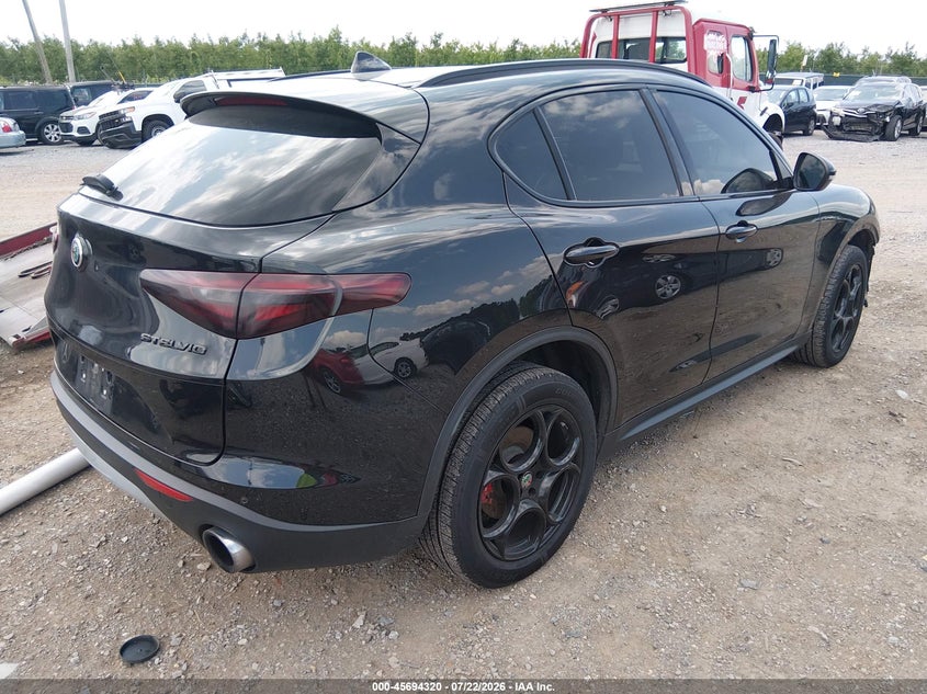 2018 Alfa romeo Stelvio VIN ZASFAKNN8J7B95398 IAAI salvage auction — FRONT END, Wait Title, sold $6,000 on 2026-08-15 (photo 4)