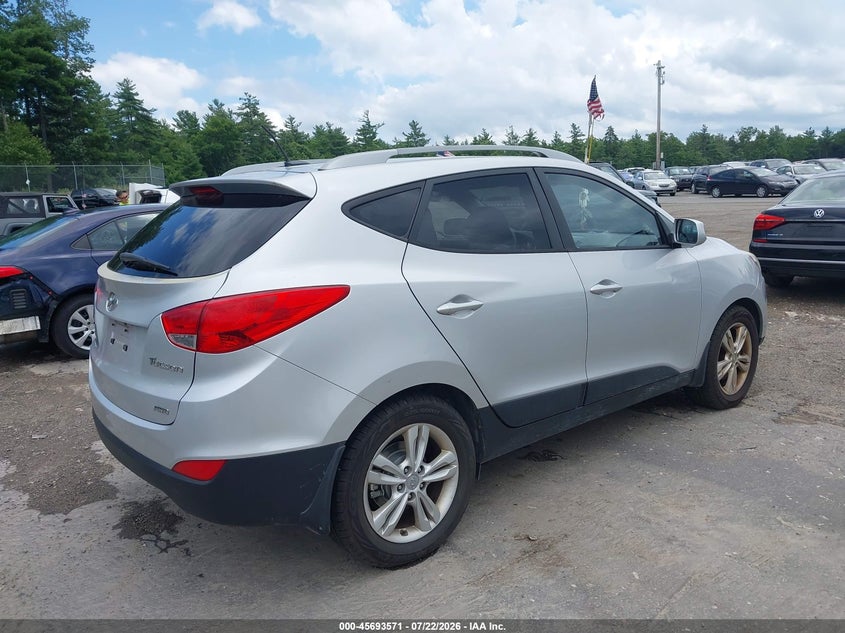 2011 Hyundai Tucson VIN KM8JUCAC4BU190704 IAAI salvage auction — NORMAL WEAR, Clear (Massachusetts), sold $1,450 on 2026-07-31 (photo 4)