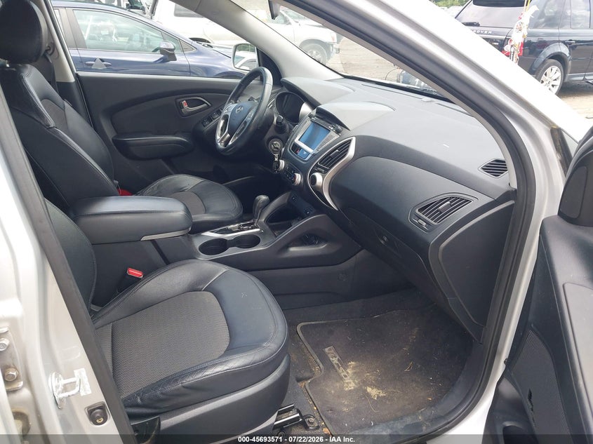 2011 Hyundai Tucson VIN KM8JUCAC4BU190704 IAAI salvage auction — NORMAL WEAR, Clear (Massachusetts), sold $1,450 on 2026-07-31 (photo 5)