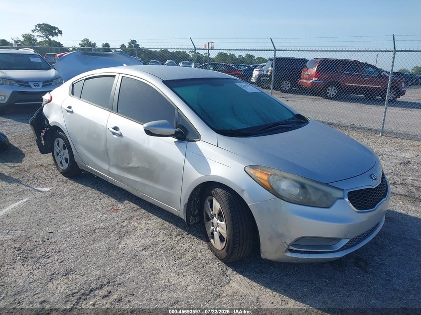 2015 Kia Forte VIN KNAFK4A68F5331514 IAAI salvage auction — REAR END, Wait Title, sold $525 on 2026-08-02 (photo 1)