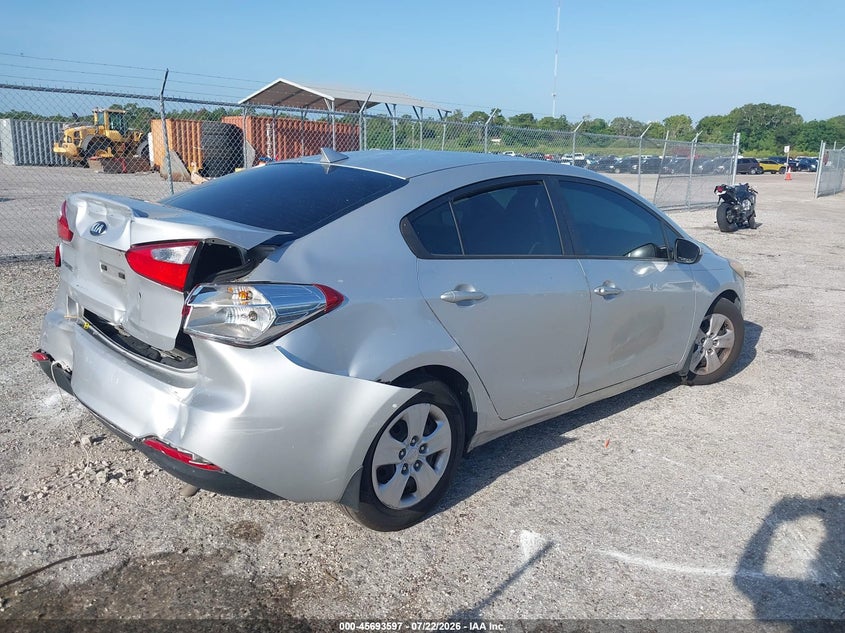 2015 Kia Forte VIN KNAFK4A68F5331514 IAAI salvage auction — REAR END, Wait Title, sold $525 on 2026-08-02 (photo 4)