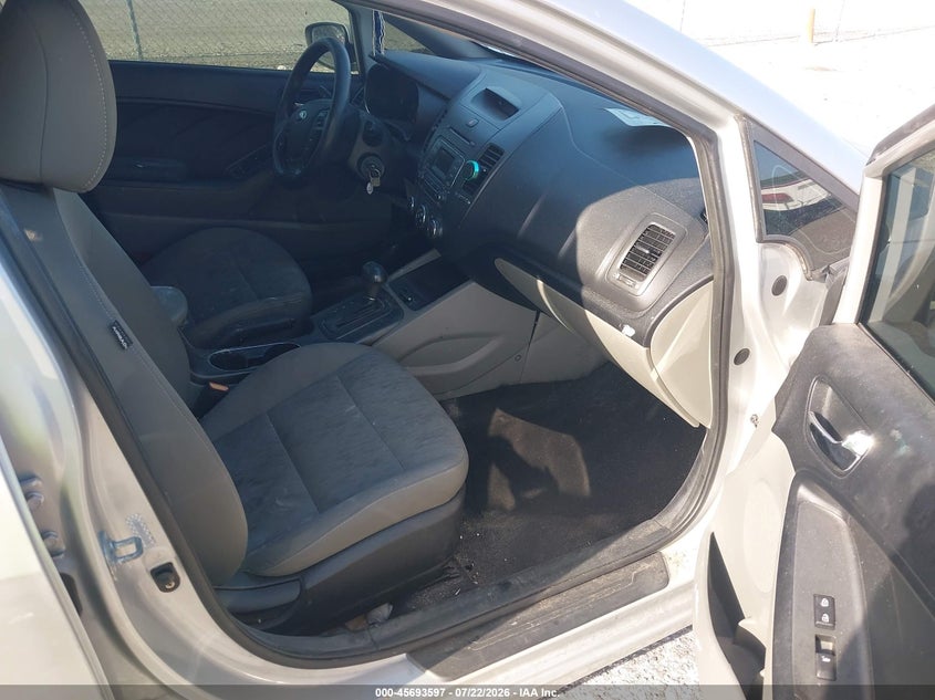 2015 Kia Forte VIN KNAFK4A68F5331514 IAAI salvage auction — REAR END, Wait Title, sold $525 on 2026-08-02 (photo 5)