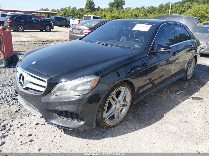 2014 Mercedes-benz E-klasse VIN WDDHF5KBXEA814368 IAAI salvage auction — REAR END, Wait Title, sold $1,600 on 2026-08-13 (photo 2)