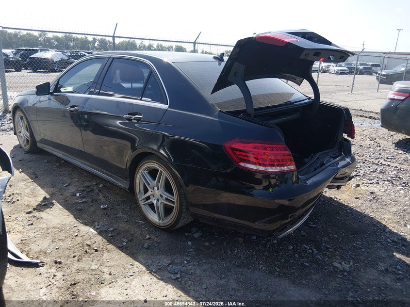 2014 Mercedes-benz E-klasse VIN WDDHF5KBXEA814368 IAAI salvage auction — REAR END, Wait Title, sold $1,600 on 2026-08-13 (photo 3)