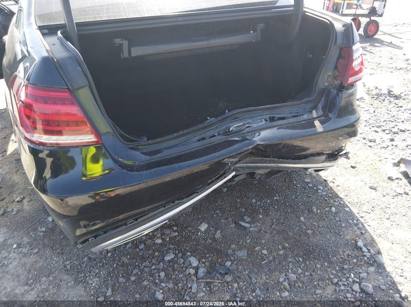 2014 Mercedes-benz E-klasse VIN WDDHF5KBXEA814368 IAAI salvage auction — REAR END, Wait Title, sold $1,600 on 2026-08-13 (photo 6)