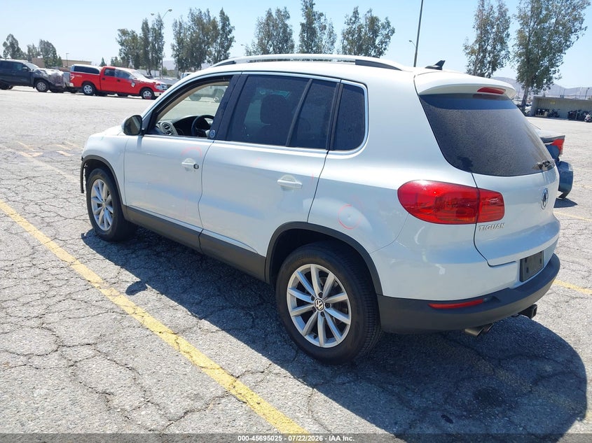 2017 Volkswagen Tiguan VIN WVGRV7AX9HW503608 IAAI salvage auction — LEFT FRONT, Salvage Title, sold $975 on 2026-08-11 (photo 3)